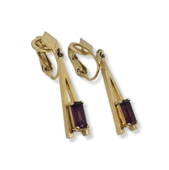 AVON 1975 "PLAZA IV" FAUX AMETHYST & GOLDTONE A FRAME DESIGN DROP CLIP EARRINGS - Picture 5 of 8